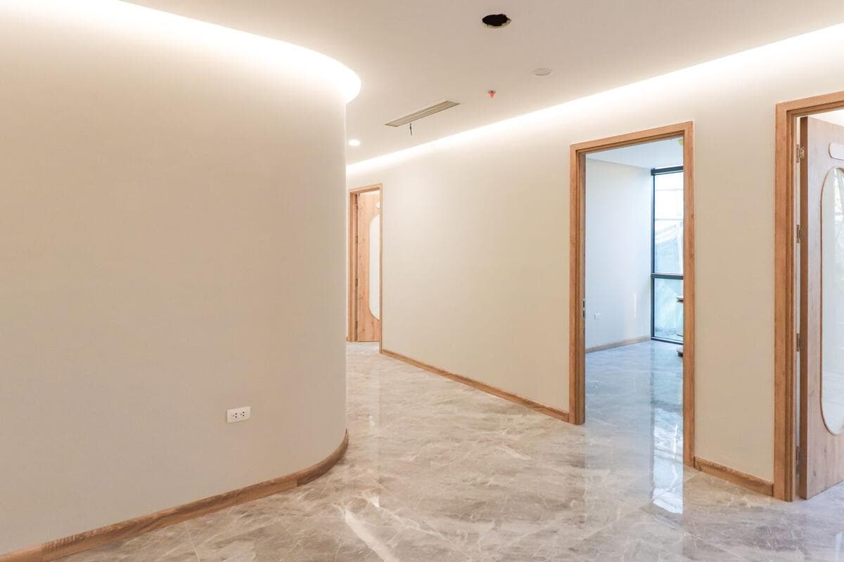 Gesso ou drywall: qual escolher Corredor com forro rebaixado e iluminação embutida